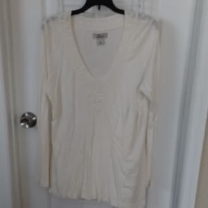 Chic Cream V-Neck Long Sleeve Top